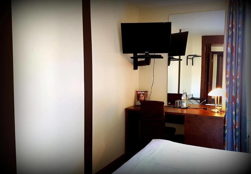 טרויסדורף Hotel Primula מראה חיצוני תמונה