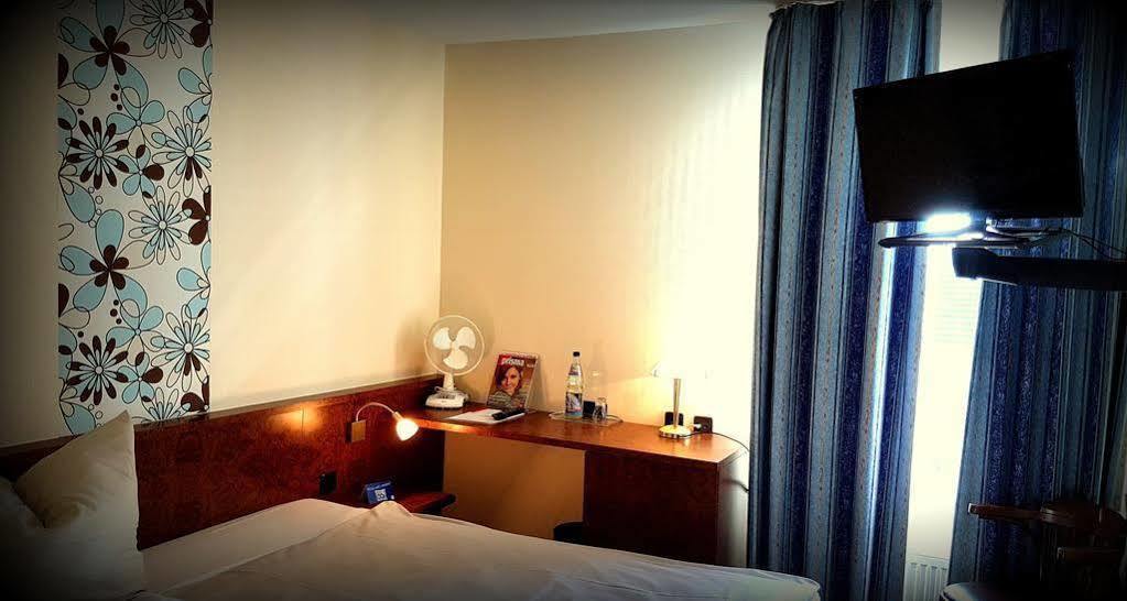 טרויסדורף Hotel Primula מראה חיצוני תמונה