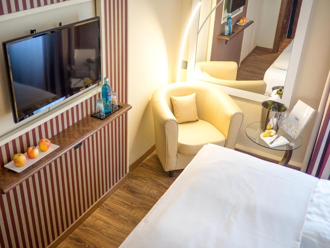 טרויסדורף Hotel Primula מראה חיצוני תמונה