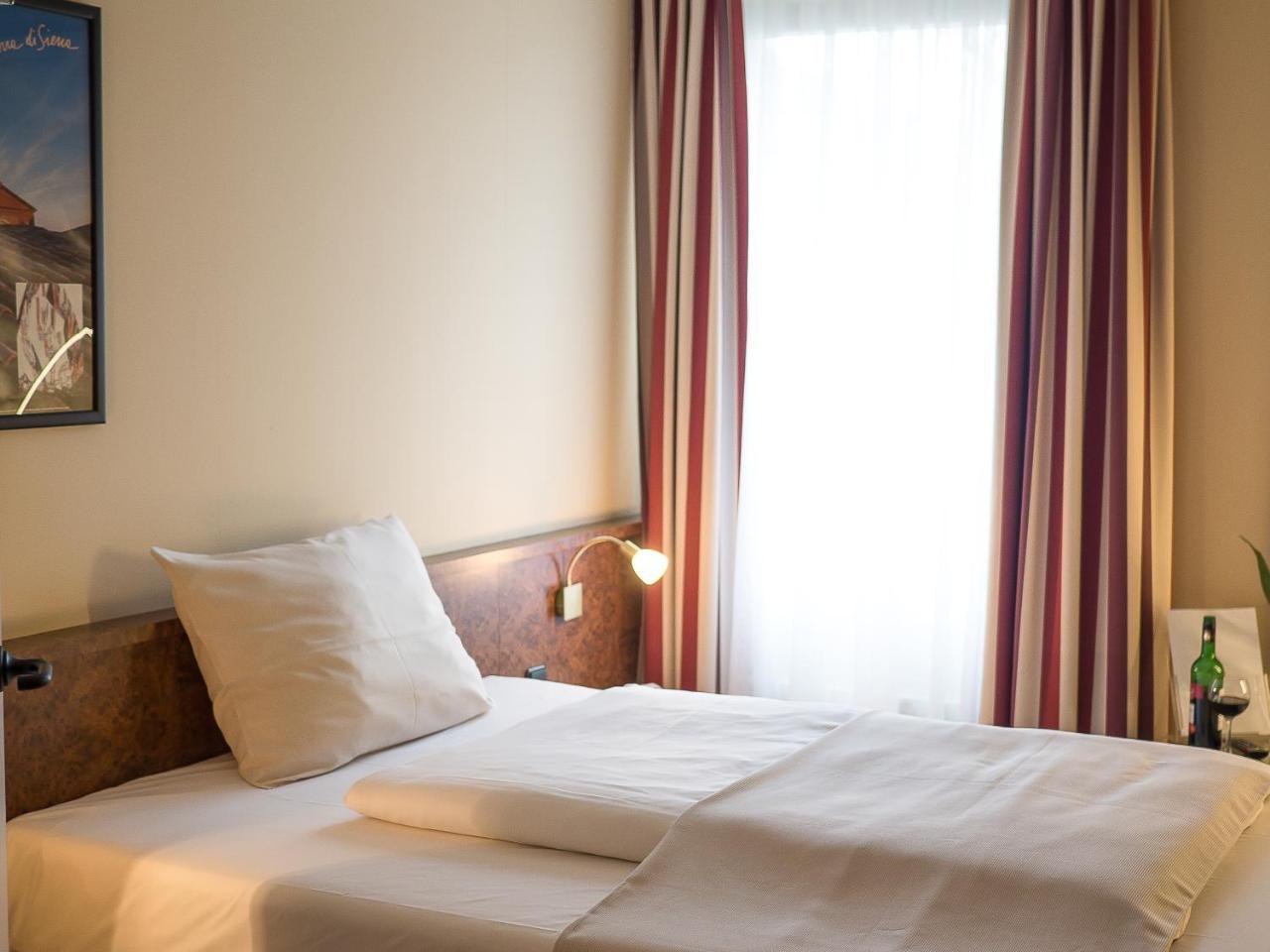 טרויסדורף Hotel Primula מראה חיצוני תמונה